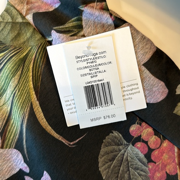 NWT SOLD OUT Beyond SoftMark Impress Cropped Tank in Botanical Garden. - Picture 8 of 8